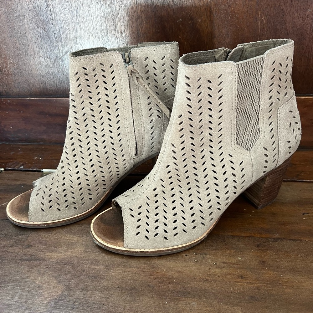 Toms Majorca Peep Toe Tan Suede Heel Ankle Booties Shoes Women’s 10 Wide